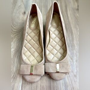 MICHAEL Michael Kors Women's Kiera Flex Mid Pump  Size 6 EUC Taupe